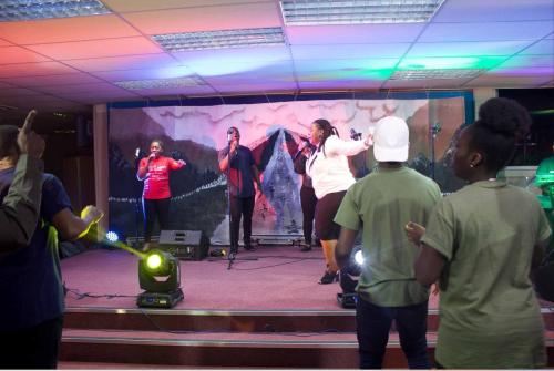 Mega praise 2017 - 21